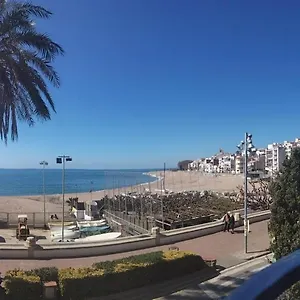 Beachfront With Private Parking Sant Pol de Mar