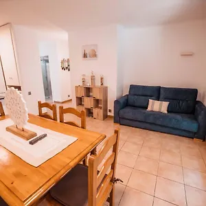 apartamento-reformado-a-2-minutos-de-la-playa-en-calella.topcostabravahotels.com/